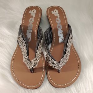 GROOVE PEWTER GRAY EMBELLISHED SANDALS SIZE 7